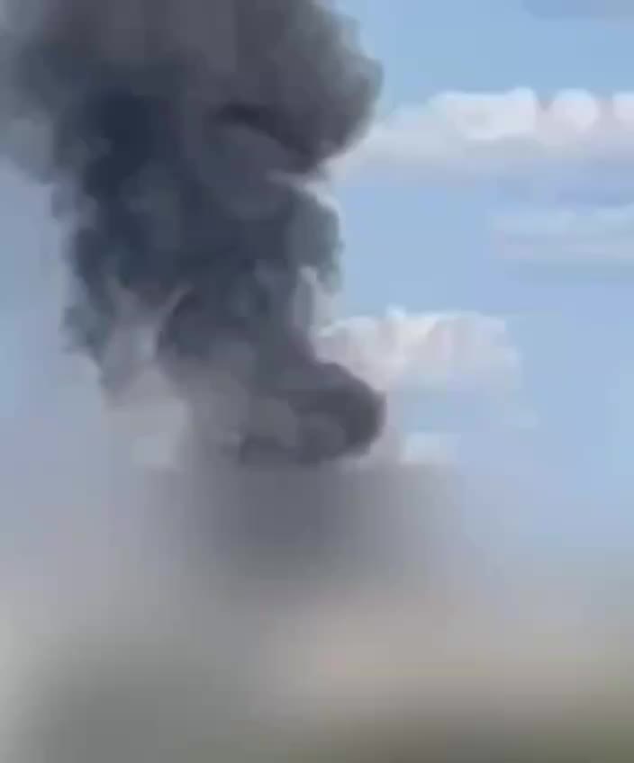 Российская авиация нанесла удар по предприятию в Харькове, начался пожар
