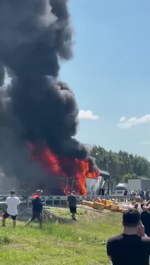 Пожар в автобусе на трассе Тульской области