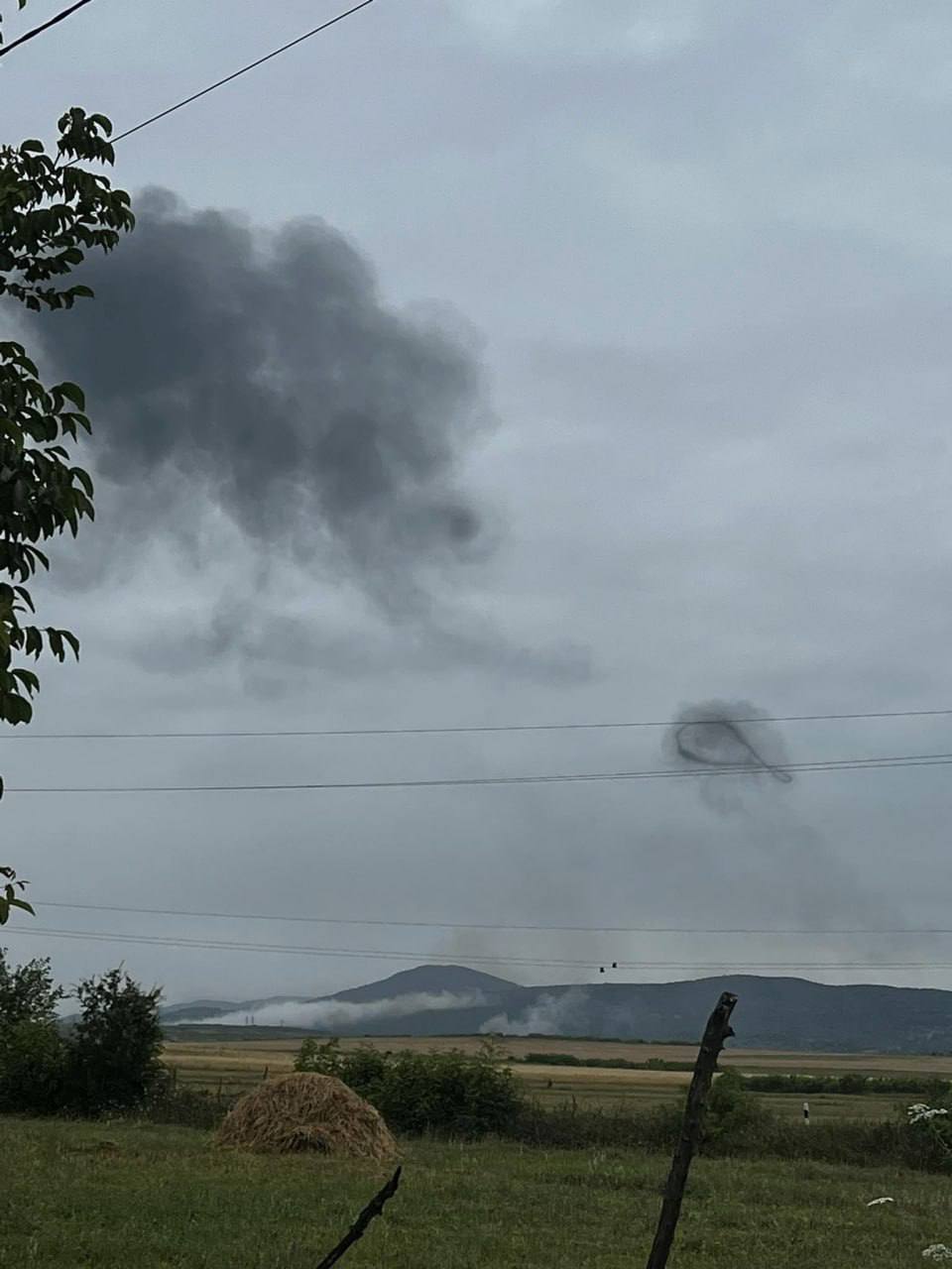 В Грузии разбился военный самолет Су-25. Пилот погиб в результате аварии.    → подписаться на канал