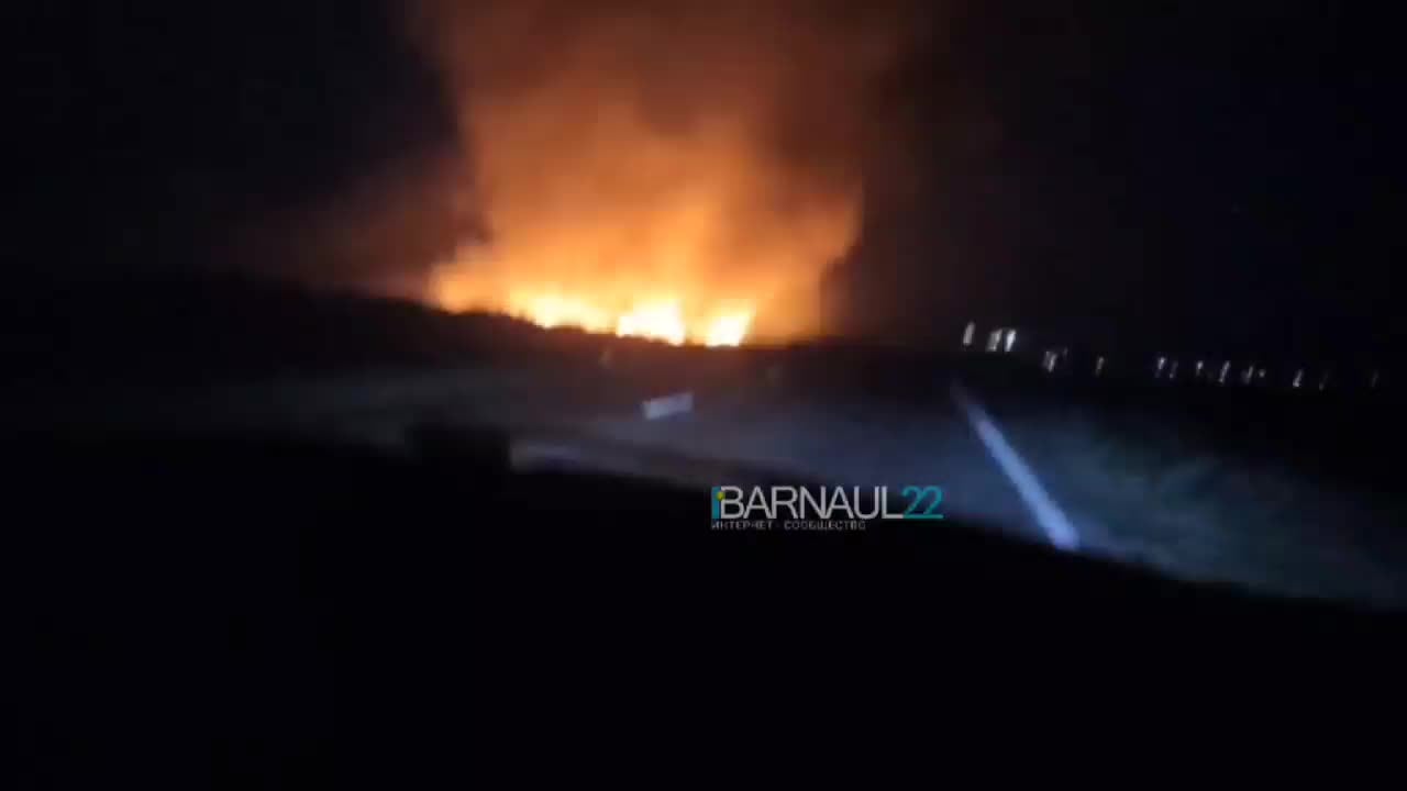 Пожар на полигоне отходов между Камнем-на-Оби и Карасями