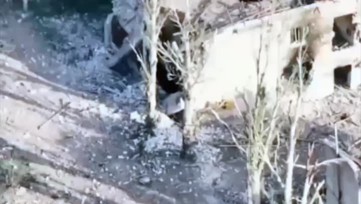 Российский боец подорвал здание с солдатами ВСУ при помощи противотанковых мин
