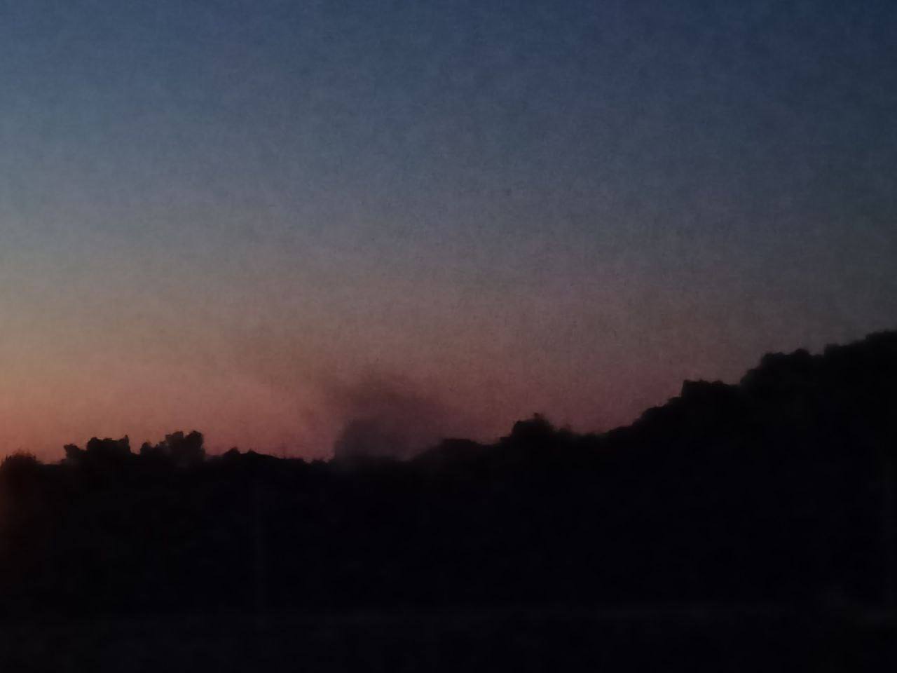 В районе города Строитель поднимается дым.  По предварительным данным, в результате удара поражена установка ПВО — накануне из места, где поднимается дым, местные жители видели «вылеты».
