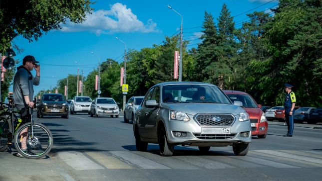 В Челябинске закрыли проезд по улице Лесопарковой   На участке от улицы Витебской до Сони Кривой несколько дней будут идти аварийные работы.