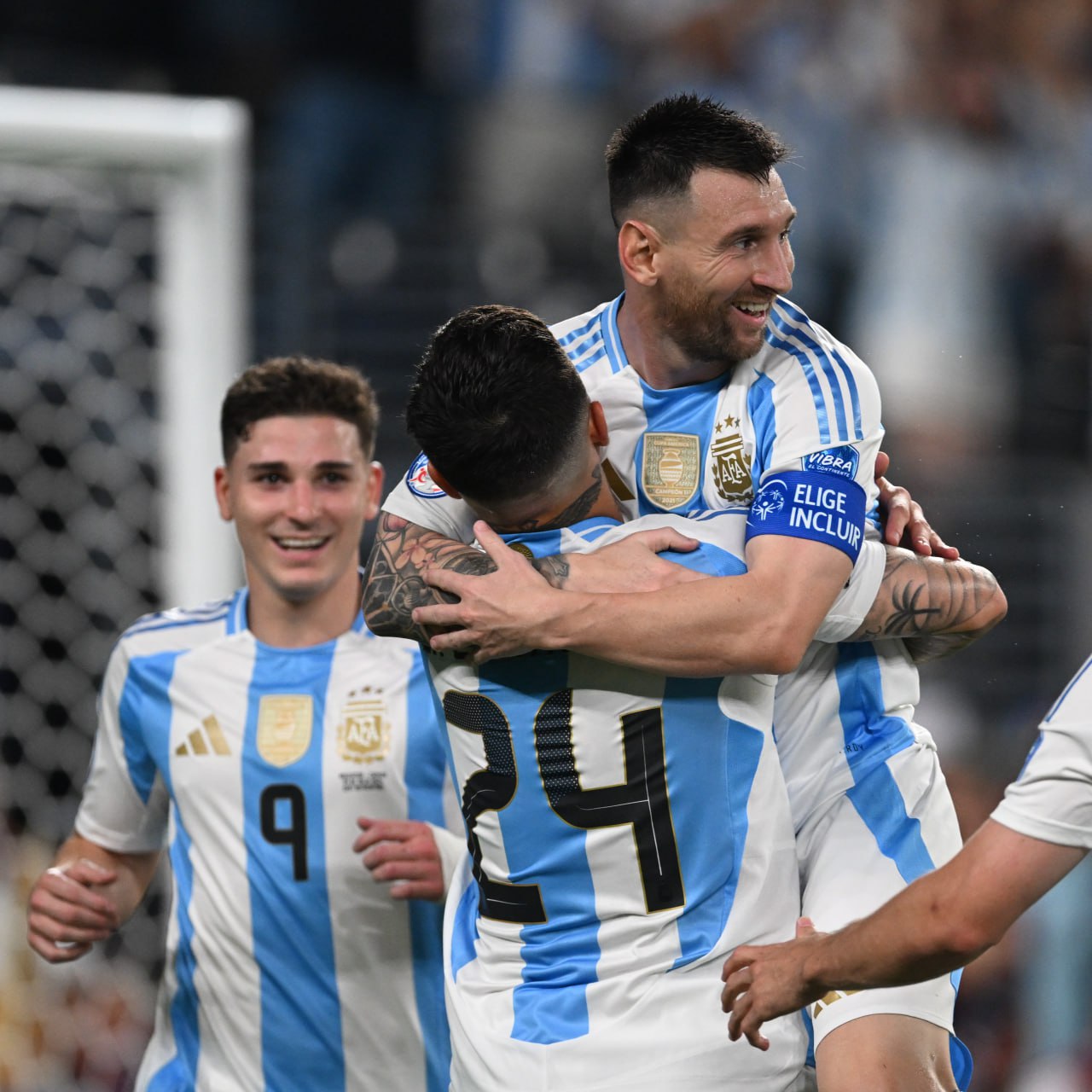 Аргентина идет к защите титула, а у Месси — первый гол на турнире    Обзор полуфинала Копы уже готов, осталось его посмотреть!