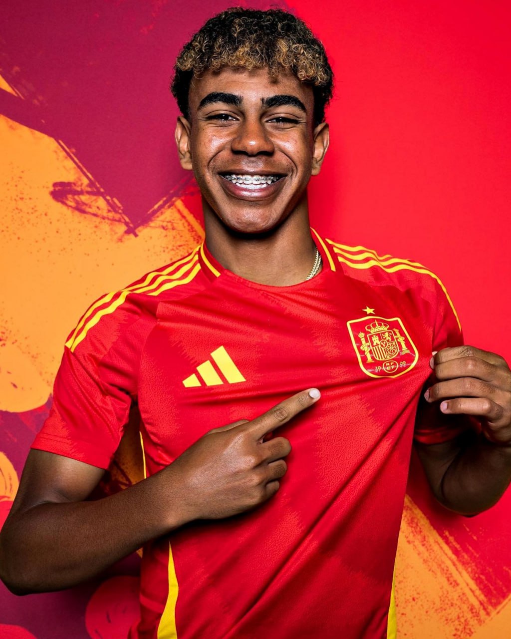 Ламин Ямаль станет самым молодым игроком в истории Евро! Испанец выйдет в старте на матч против хорватов в возрасте 16 лет и 338 дней.  #футбол #чемпионатевропы