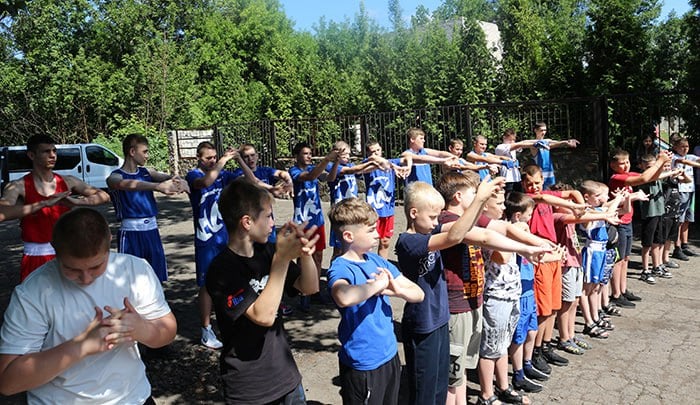 В преддверии Дня молодежи в рамках летнего спортивного марафона «Сила России» в Антраците состоялись спортивные мероприятия.