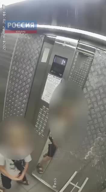 Школьник заблокирован в лифте после писающего инцидента