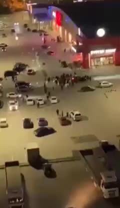 Стрельба и драка возле ТЦ на улице Широтной в Тюмени