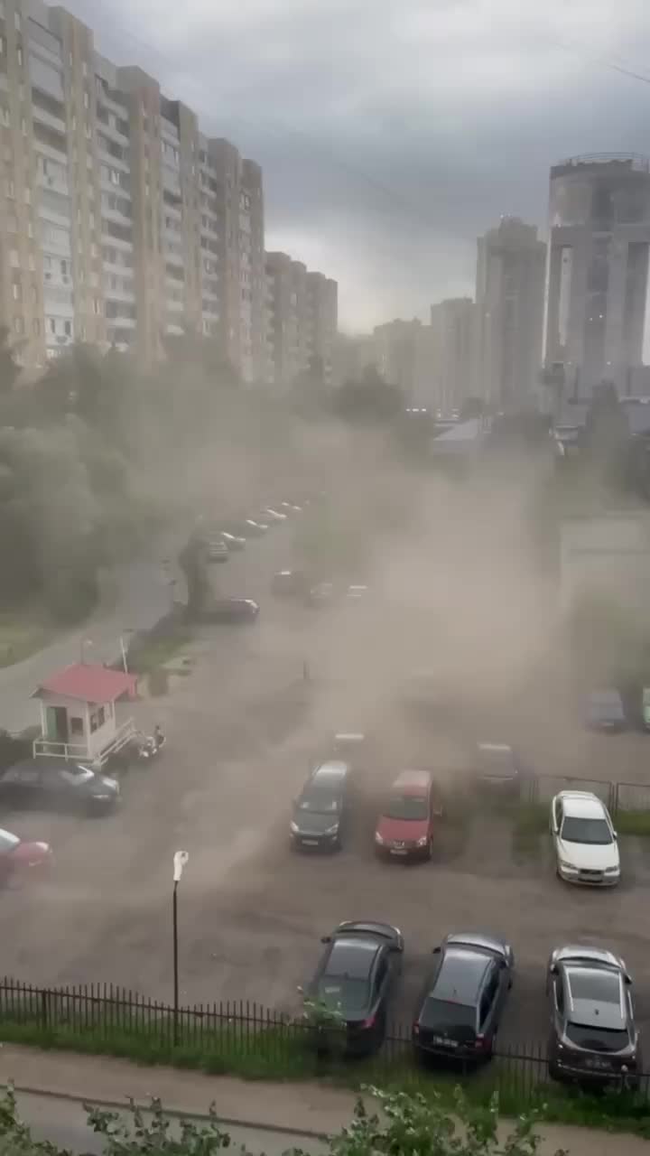 Сильнейший шторм парализовал аэропорт Пулково