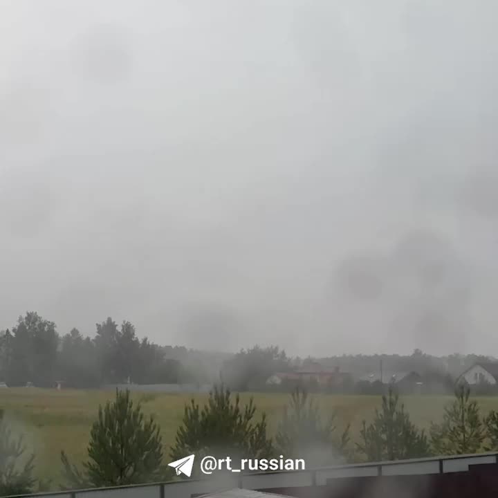 Сильный ливень и гроза обрушились на Москву