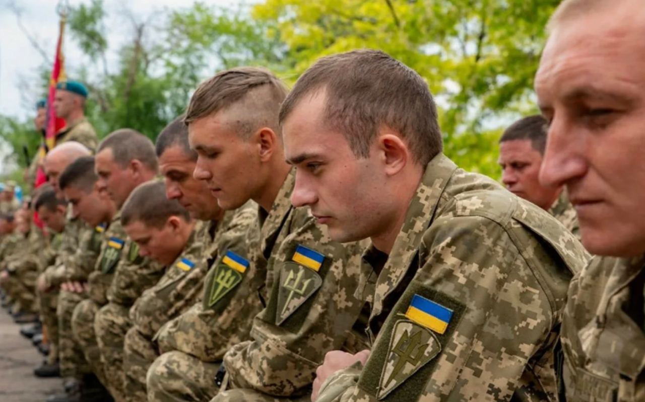 Забронированных мужчин в Украине сейчас меньше 600 тысяч, — нардеп Наталуха  По его словам, сейчас количество официально трудоустроенных мужчин мобилизационного возраста составляет 2,62 млн.