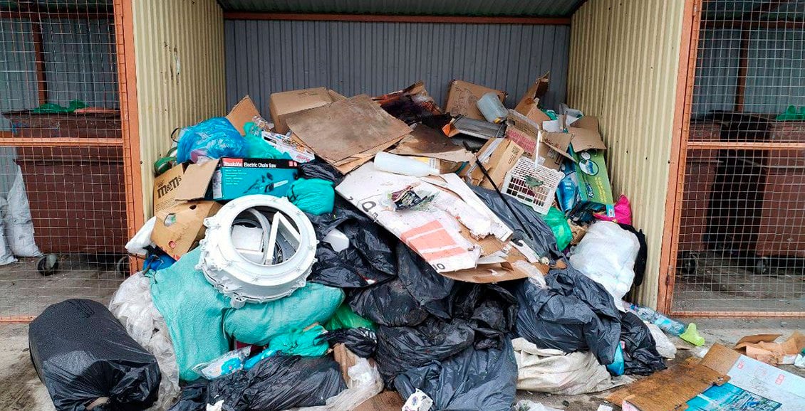 Камчатская прокуратура требует разобраться с мусором на свалках в Милькове В Милькове управляющая компания долгое время не вывозила мусор с контейнерных площадок на улицах Чубарова и Светлая. На разрастающуюся помойку пожаловались местные жители. Нажмите для подробностей -