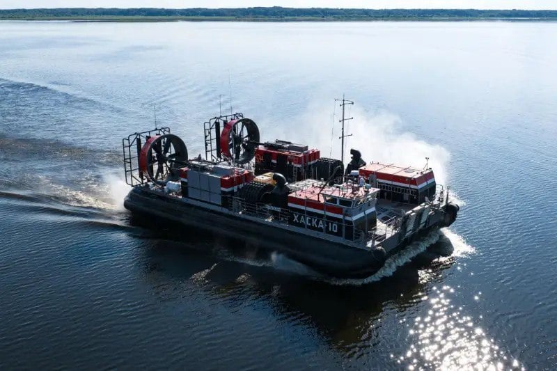 На Рыбинском водохранилище начались ходовые испытания судна на воздушной подушке «Хаска-10»  Судно разрабатывается для шельфовых месторождений, но им также интересуются и военные