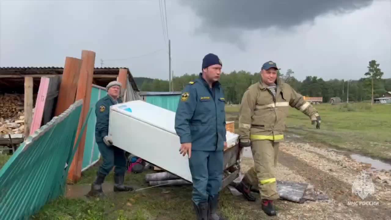 Милиция Гомельской области активно участвует в восстановлении после урагана
