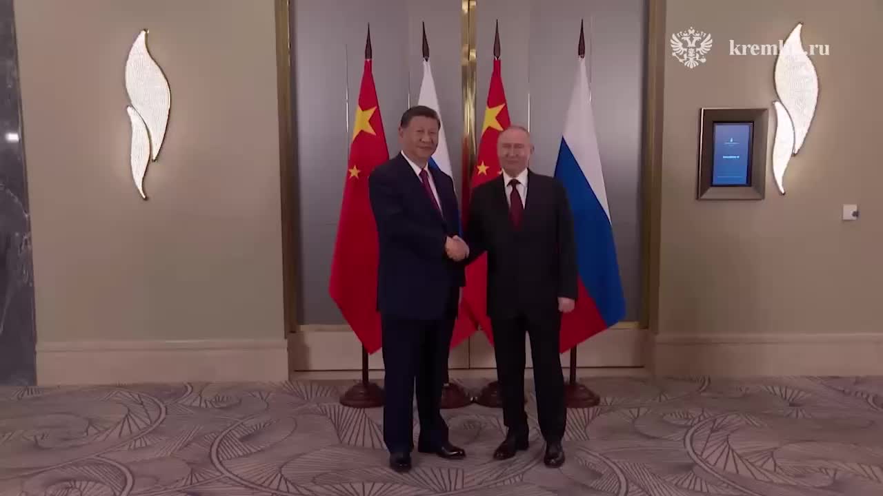 Путин и Си Цзиньпин обсудили отношения России и Китая на саммите ШОС в Астане