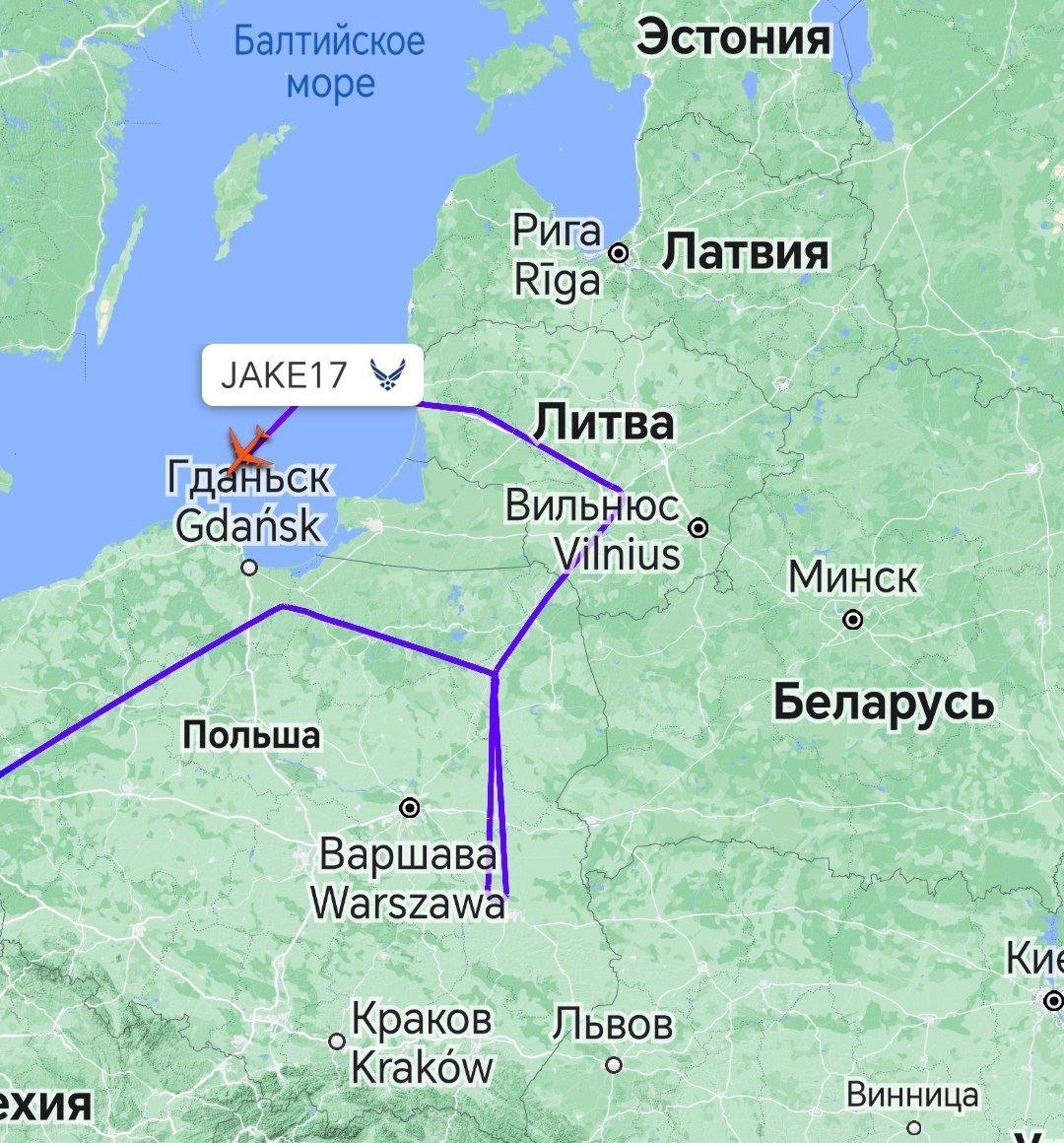 Самолет дальней РЛС-разведки ВВС США летает вокруг Калининградской области.