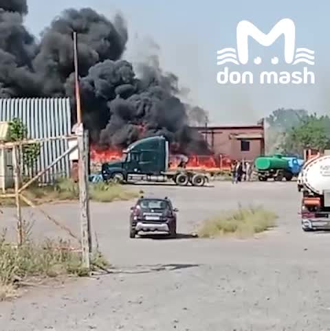Пожар в заброшенном заводе Самбека