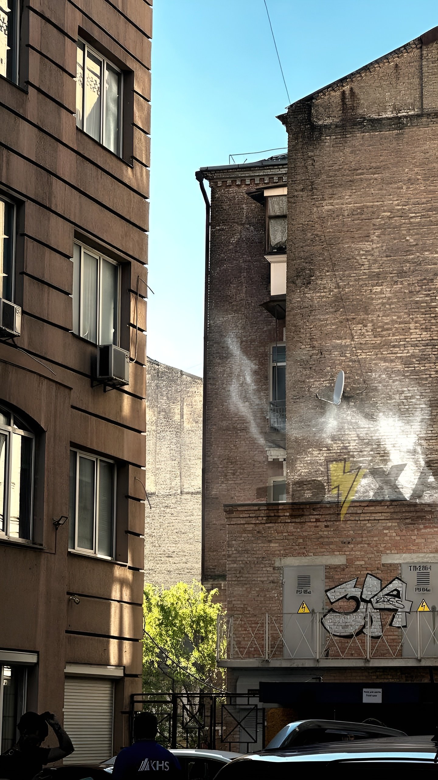 Взрыв и пожар на энергообъекте в Киеве