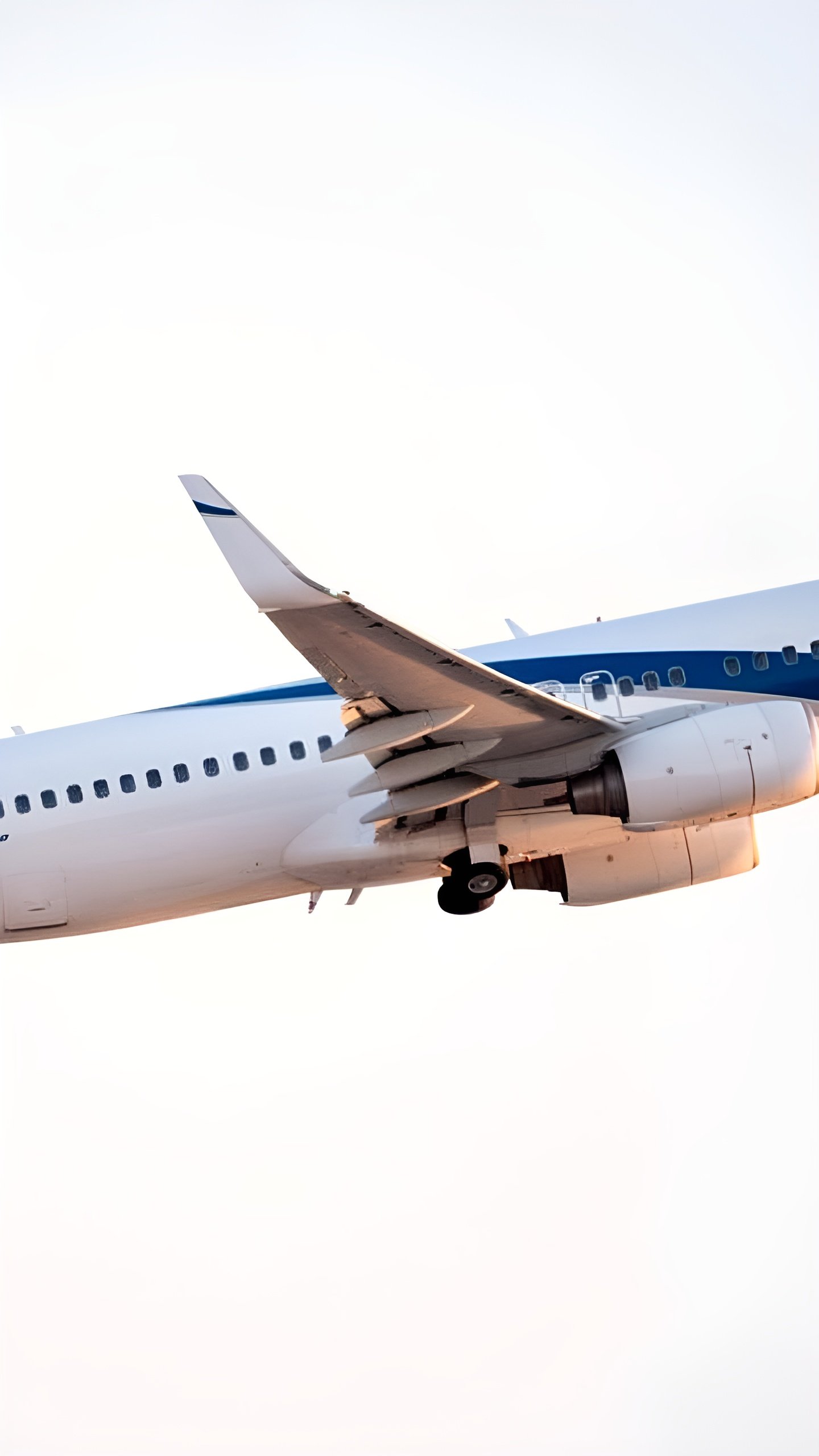 Самолет El Al совершил вынужденную посадку в Анталье