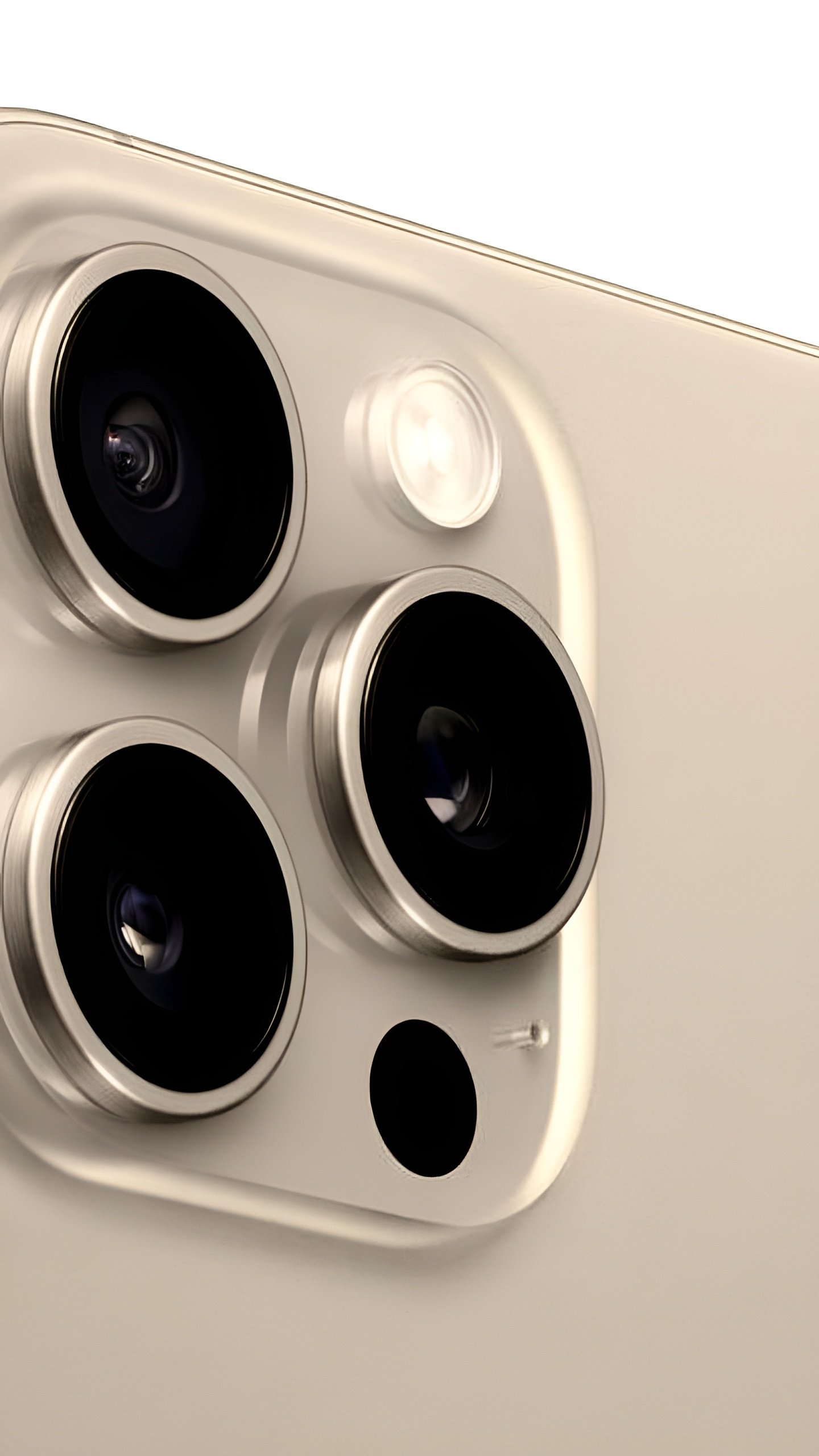 Apple объявила о новом перископическом объективе для iPhone 16 Pro